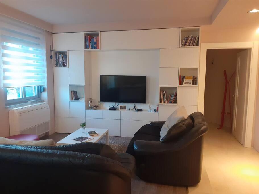 Lake View Apartment 地拉那 外观 照片